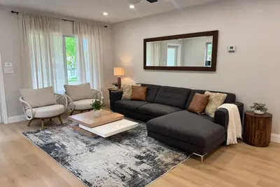 Image de 3-bedroom Cozy Retreat in Hollywood Lakes