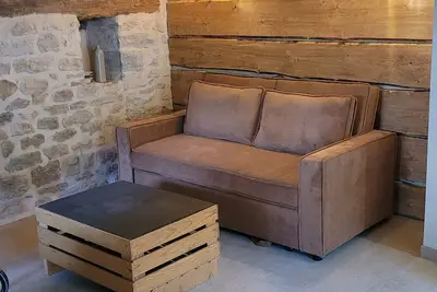 Image de Maison de charme en pierre avec accès direct aux chemins de randonnées