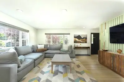 Image de Spacious Family Retreat w/ gourmet kitchen, 2. 6 mi 2 downtown & 15 Min to Skiing