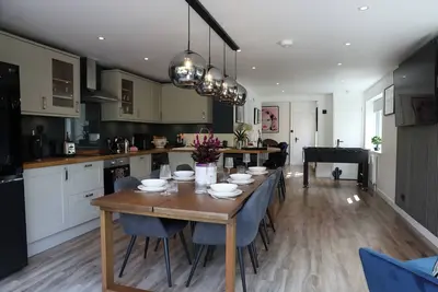 Image de Cosy Home; New Refurbished Home with Double Parking for Family's and Contractors