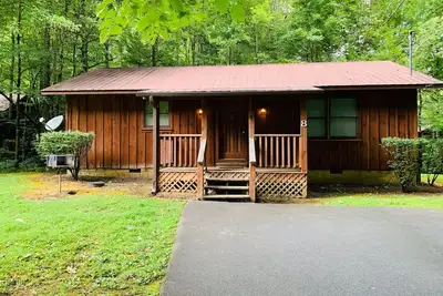 Image de Mountain Falls 8 | Streamside + Hot Tub