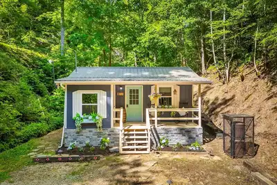 Image de Private Hot Tub • Fire Pit • Hammock • Stargazing Deck in the Woods • Starlink