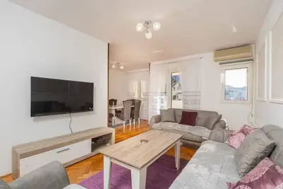 Image de 3 Bedroom Apartment in Dobrota with Balcony