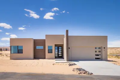 Image de Modern 3br- Minutes from Wawheap and Lone Rock-Lake Views-Garage Access-Fire pit