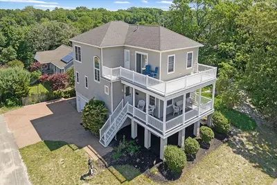 Image de A Bayfront Beauty in Historic Townbank 4 Bedroom 2. 5 Bath sleeps 10