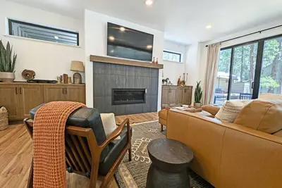 Image de Brand New Home! 4 Bd, 4 Bath, Sharc, Hot Tub + More!