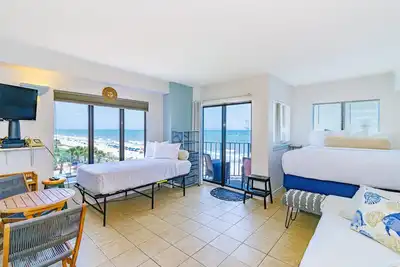Image de Cozy Third Floor Oceanfront Studio! Sleeps 5! Palace 304