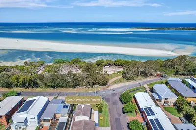 Image de Golden Waterfront Retreat