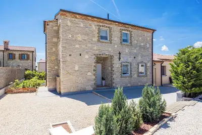 Image de House 2391/159573 (Istria - Čabrunići), 12000m from the beach