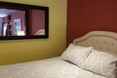 Image de Large secluded guest suite with patio & garden looking on the Golden Gate Bridge