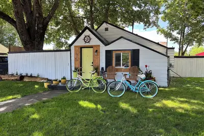 Image de Cute beach style home!