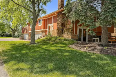 Image de Charming 3-bedroom townhome in fabulous Maple Grove