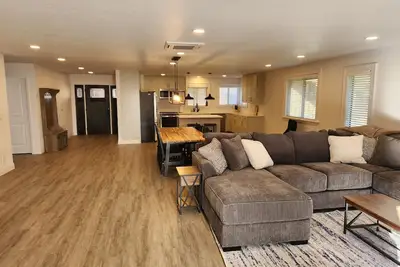 Image de Spacious 3 br/3 ba home with ample parking in heart of Plumas National Forest