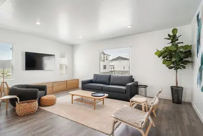 Image de Modern 3 Story Townhome