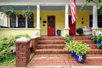 Image de Historic Row Home 1 Block from Gate 1 at Usna!