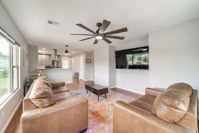 Image de 7 Mi to Dtwn: Authentic Haunted Apt in Tulsa!