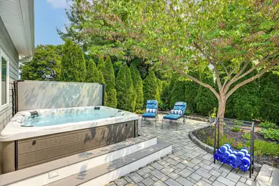 Image de Near Solomons Island Boardwalk: Home w/ Hot Tub!
