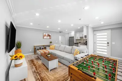 Image de 2 Parking Spots+Memory Foam Beds-Hollywood Stars