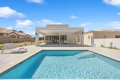 Image de Lux 4br and 3ba Villa with Pool at Malmokweg 48 by Bocobay