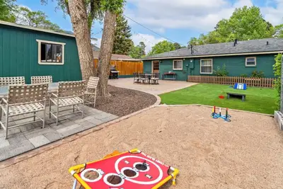 Image de Back yard games, Fire pit and grill