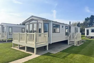 Image de Smart, modern two bedroom caravan, perfect for couples and families alike.