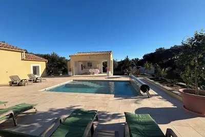 Image de Villa parenthèse avec piscine, pool house, climatisation