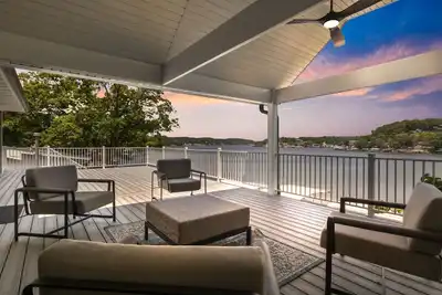 Image de The Lookout on Viewside - 2 Slips & Panoramic Views!