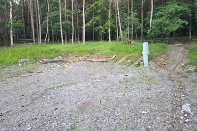 Image de Unique Rv Site On 1 Acre. You Have The Entire Lot To Yourself. Electric & Water.