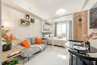 Image de Modern Minimalist Studio w/ Balcony & Sunset View