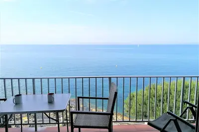 Image de 3166 Dallas I Esc. A 2a, Zona Tranquila, Con Los Pies En El Agua. Situado En Pleno Camino De Ronda Por El Que Dando Un Paseo LLEGARÁ A Las Playas Salvajes De Roses. Parking.