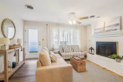 Image de New Listing 2025! Charming Coastal Retreat Just 4 Blocks from the Beach in Downtown Bethany!