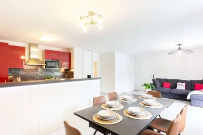 Image de Appartement spacieux 8 pers, centre village, balcon, parking, proche télécabine & thermes
