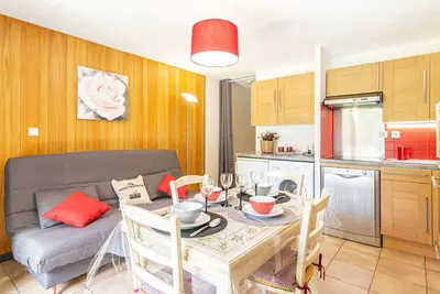 Image de Appartement T2 plein sud avec jardin, terrasse et parking, proche centre et téléphérique