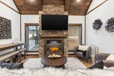 Image de Twilight Luxury Escape: Hot Tub + Game Room