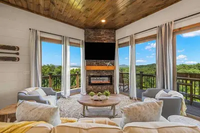 Image de Lake View Serenity | Indoor Pool • Arcade • Lake