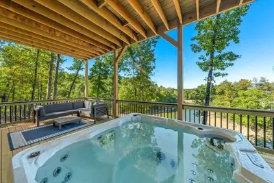 Image de Anchor’s Retreat | Lakefront Getaway for 14 Guests
