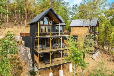 Image de Charmed Waters Cottage - Family Lake Getaway!