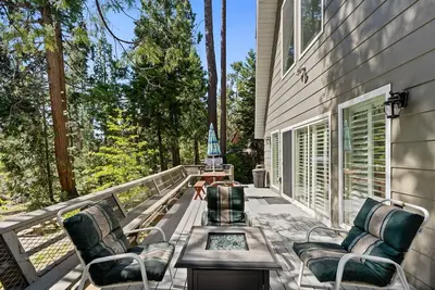 Image de Peaceful Shaver Lake Cabin w/ Loft & Creek View