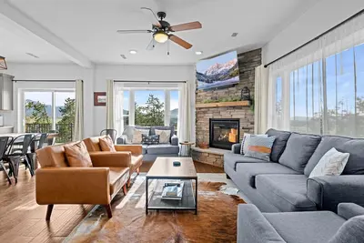 Image de New Listing! Steps to Bus Loop | Hot Tub | Decks | Grill