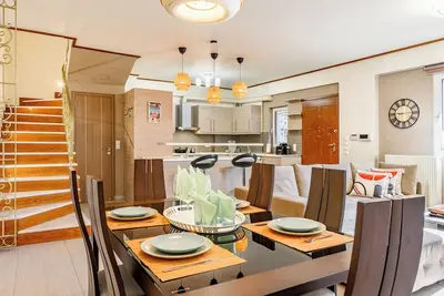 Image de Lovehome-4bd Villa with views, dinners-close to airport, Mec ΑΕ, bus stop, Railway