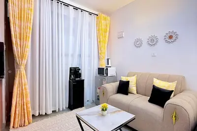Image de Cozy and elegant studio in Nairobi fully furnished with detailed interior decor.