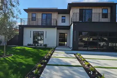Image de Varna Villa - Charming Sherman Oaks Retreat with Private Patio & Spa