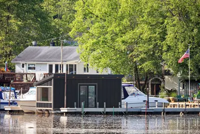 Image de Charming floating tiny home with Ac and WiFi in beautiful Vermilion