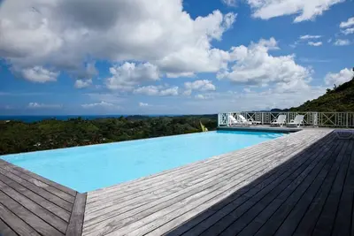 Spacious 6-bedroom house in Las Terrenas with Ac, WiFi, pool and fantastic view!