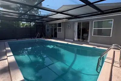 Image de 20% Off New 4br Poolside Tampa Gem w/ Private Gym!