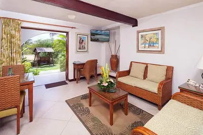 Image de Get Ready for Blissful Getaway! Near Animal Flower Cave! Outdoor Pools, Parking!