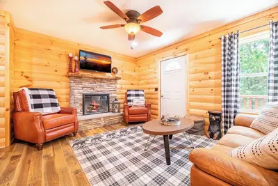 Image de Beautiful 3bd Cabin Near Town! Hot Tub + Fire Pit!