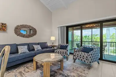 Image de 2 Bedroom with Loft, 2 Bath, Beautifully Remodeled Condo!