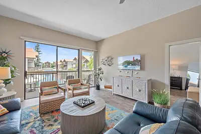 Image de Newly Updated, Walk to Siesta Key Beach, Tennis, Heated Pool
