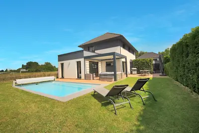Image de La Villa Sainghin - Piscine et Jacuzzi Privé